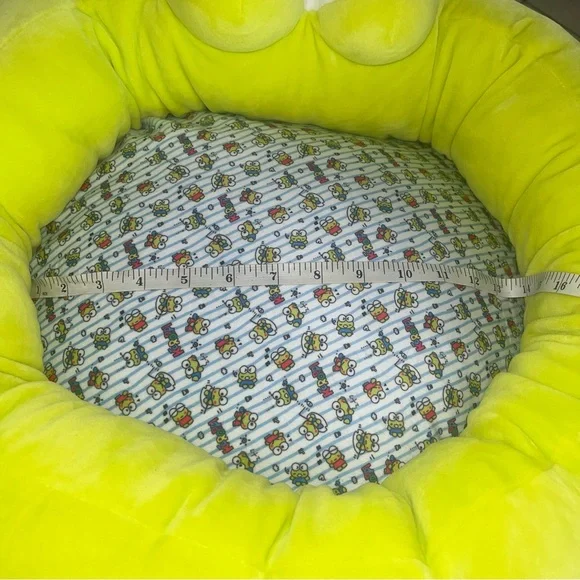 Hello Kitty Sanrio Keroppi pet bed. - Picture 11 of 14